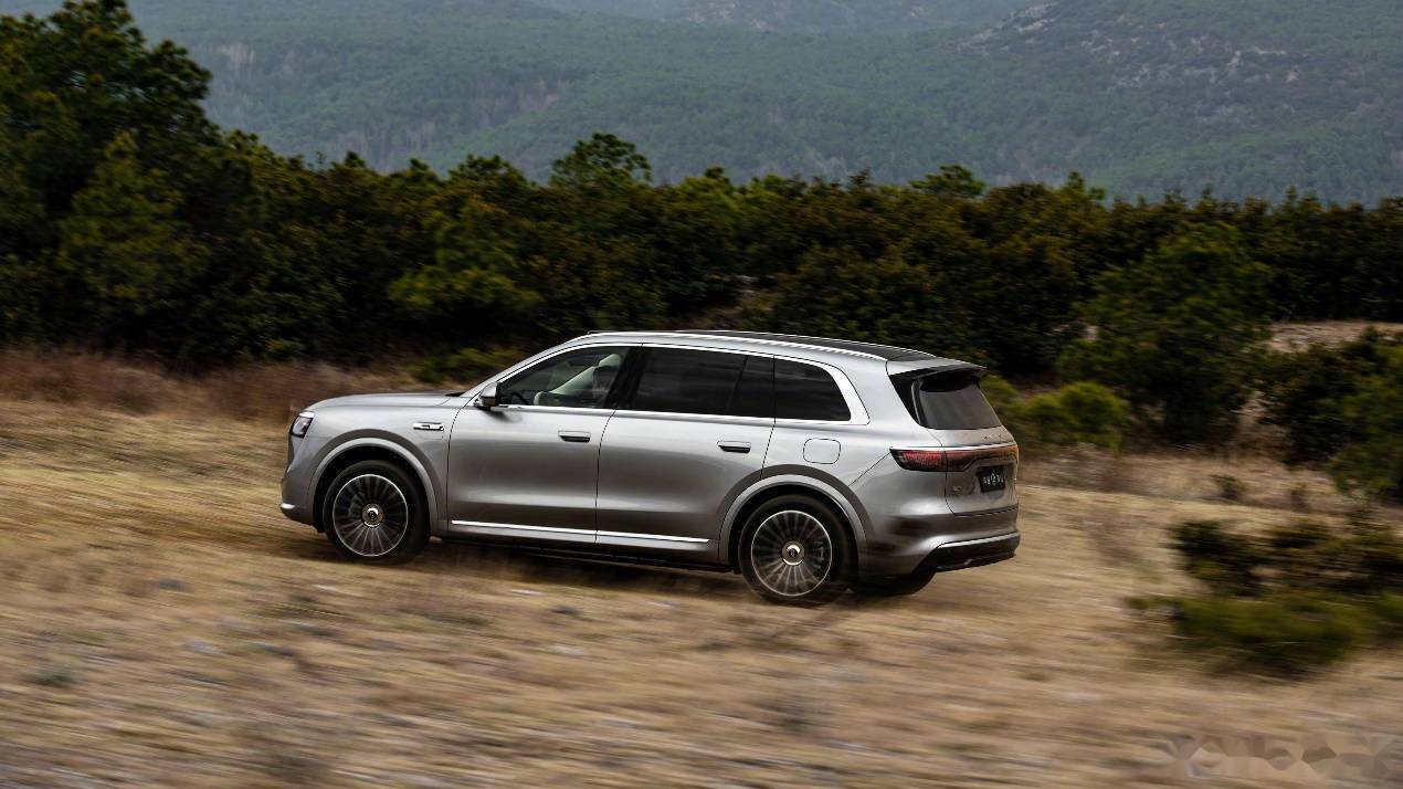 赛力斯：家庭智慧旗舰SUV问界M8纯电版将于8月上市，CLTC综合续航里程最高705km