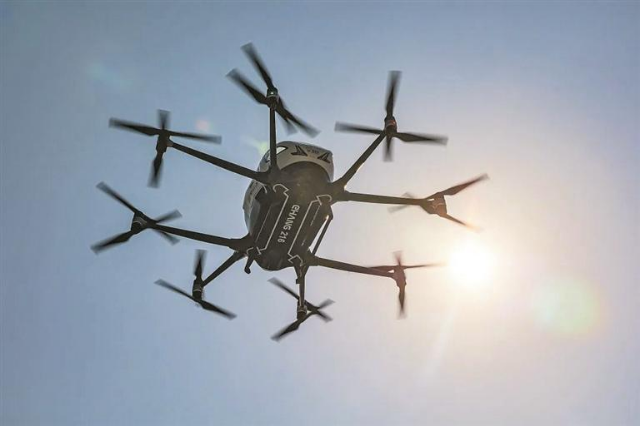 中信海直统筹协调完成全球首次2吨级eVTOL海洋石油平台飞行