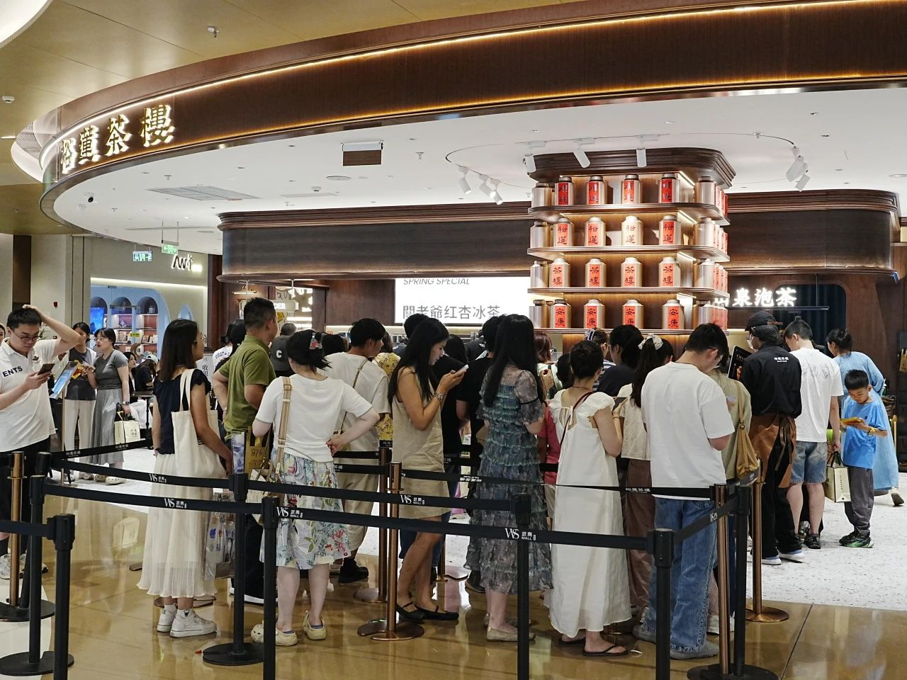 武商集团：截至2025年一季度，南昌武商MALL营业收入同比增长约30%，净利润同比减亏约20%，经营情况向好