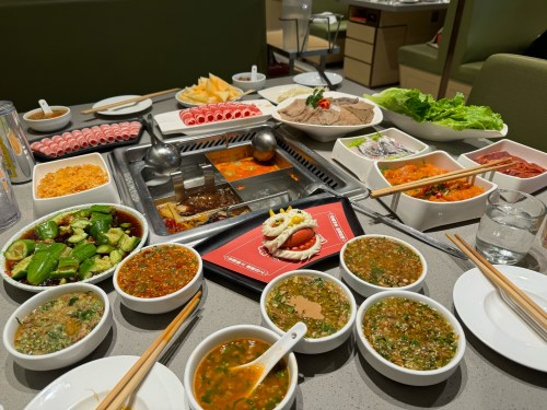 港湾周评|海底捞的“左右互搏”