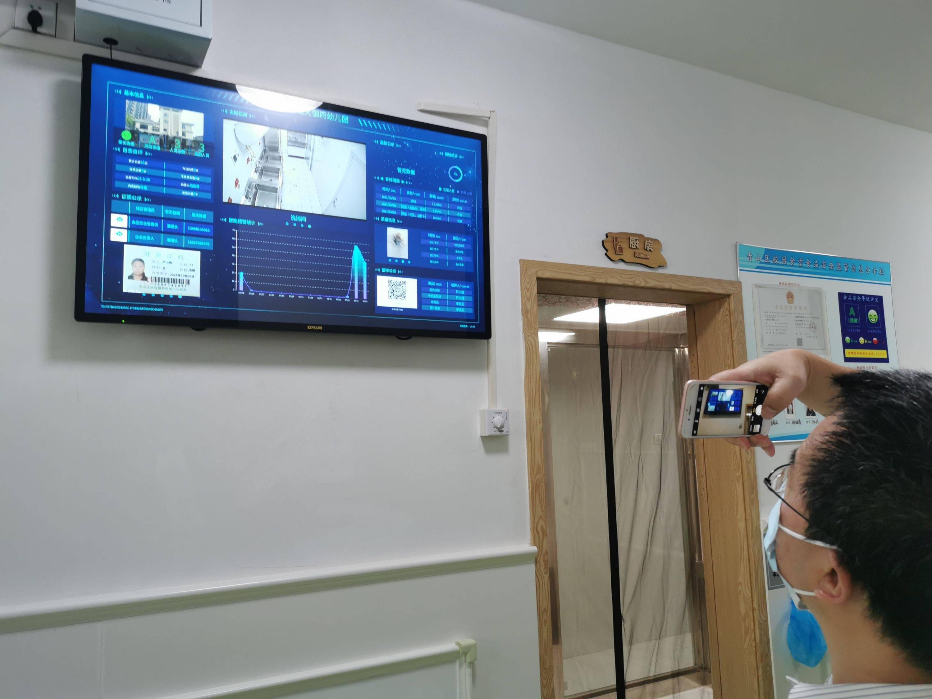 业绩转暖难掩合规硬伤,瑞贝卡遭立案调查,年内多次被监管亮“红牌”