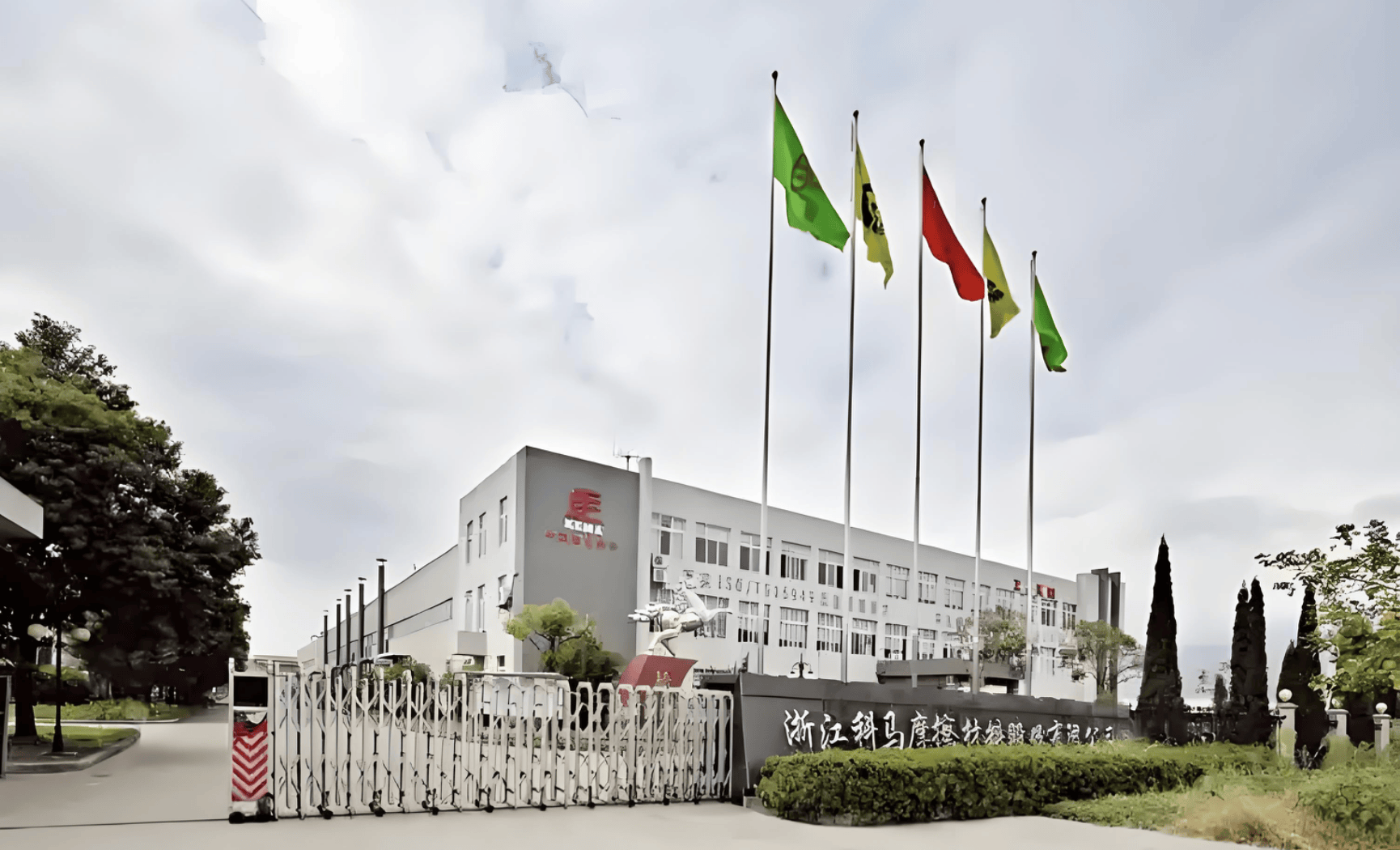 燕京啤酒中报营利双增反遭股价“背刺”:高端化疲软,第一大市场占比下滑,饮料业务暂未成气候