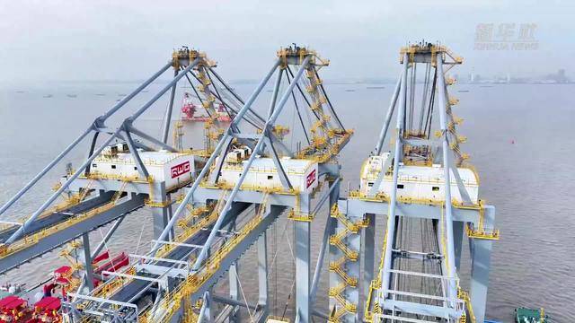 振华重工:振华重工产品现已进入全球110个国家和地区