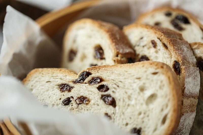 桃李面包半年度营业收入26.11亿元，同比下降13.55%