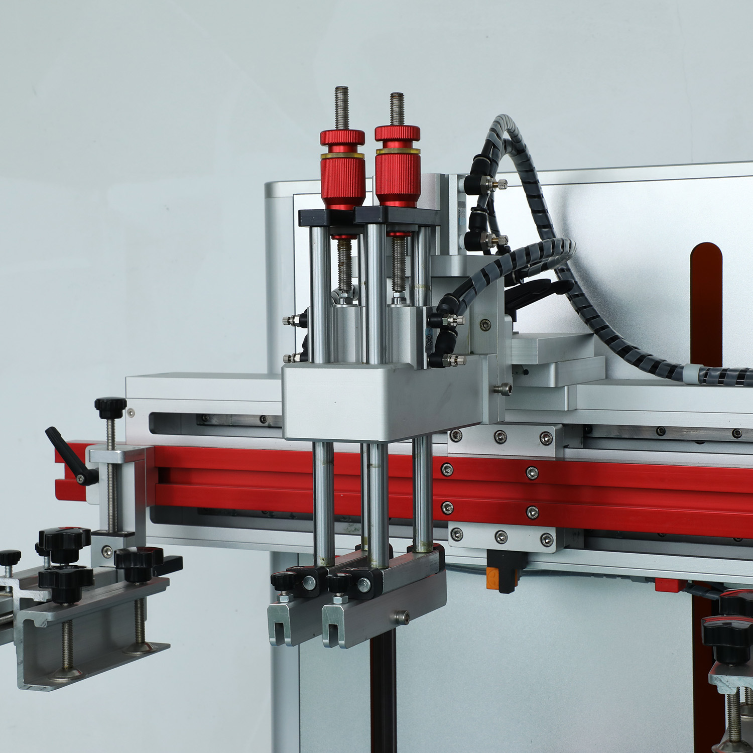 山东药玻获得发明专利授权：“一种伺服理瓶机”