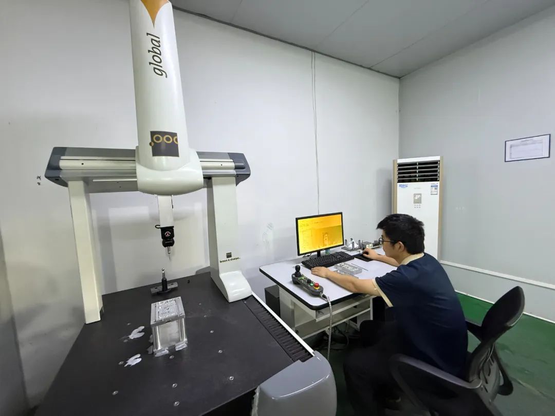 同飞股份：产品种类覆盖半导体制造工艺流程中严苛的温控需求，包含氟化液为介质的制冷机组、控温±0.02℃的高精度制冷机组和耐温800℃高效换热器等先进的半导体行业用温控设备