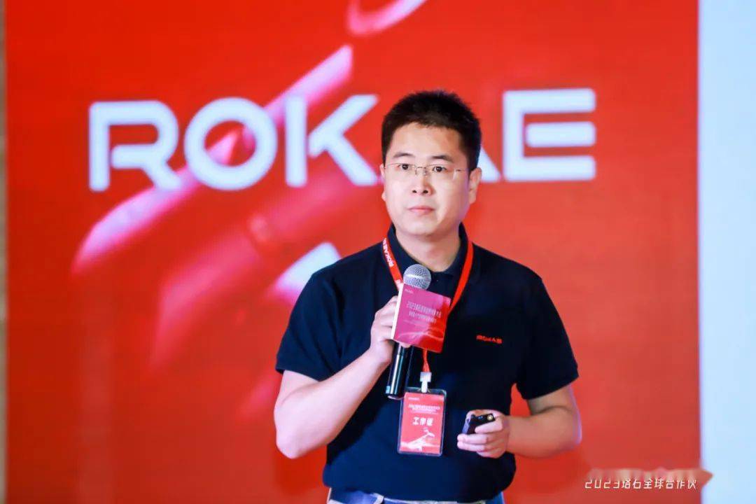 智元机器人在上海举办首届合作伙伴大会 计划三年实现十万台级通用机器人规模部署