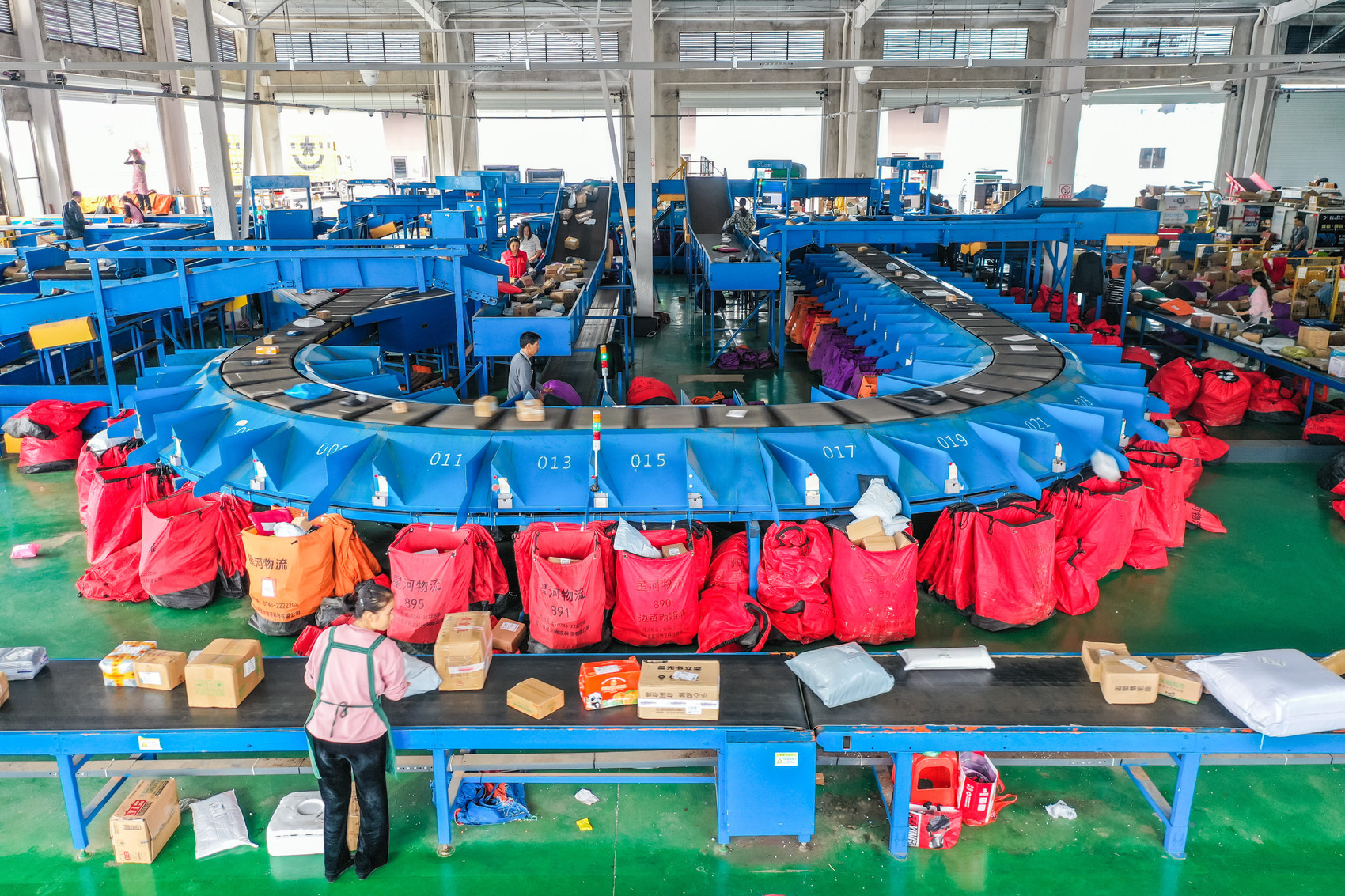 飞鹿股份半年度营业收入2.38亿元，同比增长48.77%