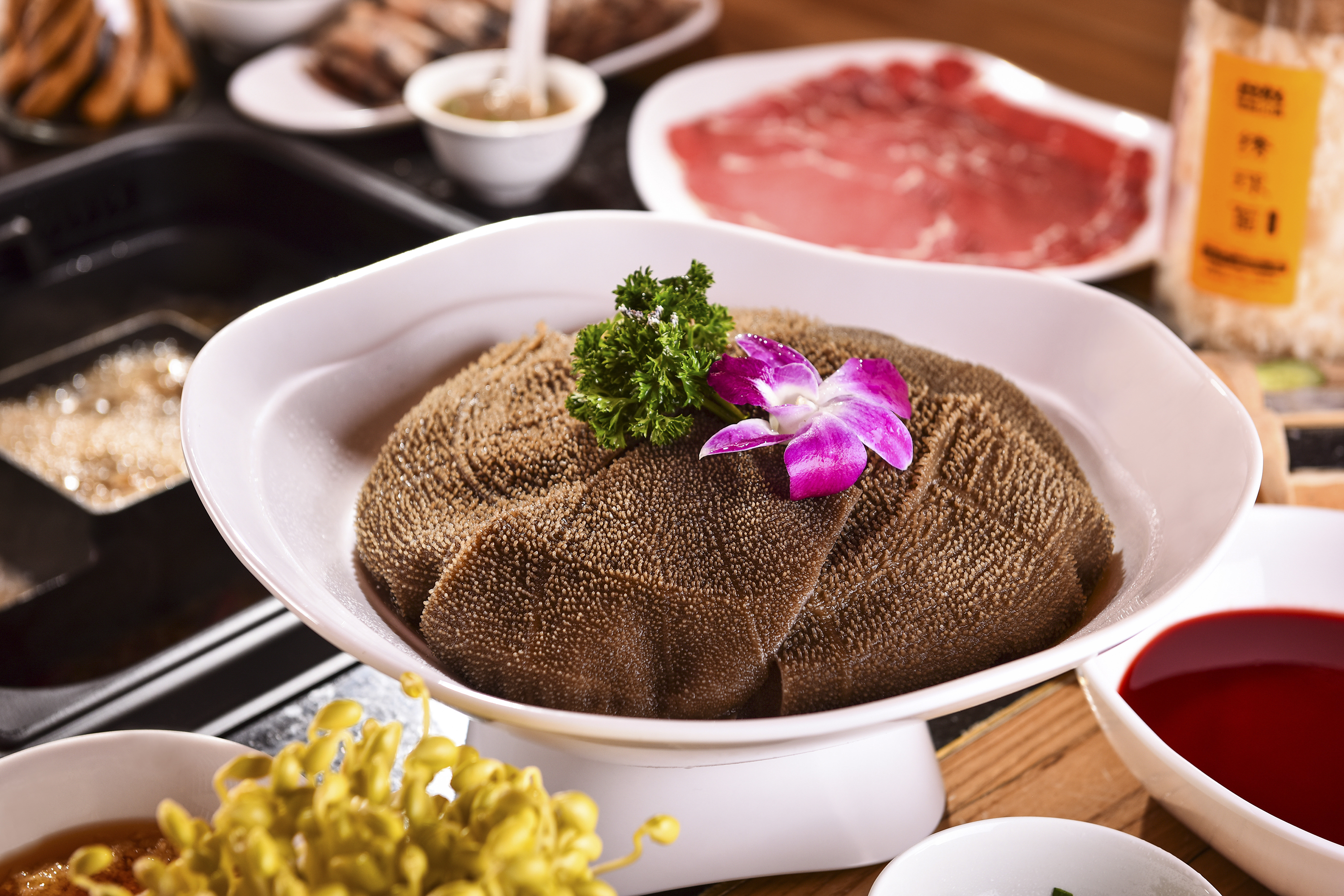 港湾周评|全职员工不到2000名，巴奴兼职与外包近万名