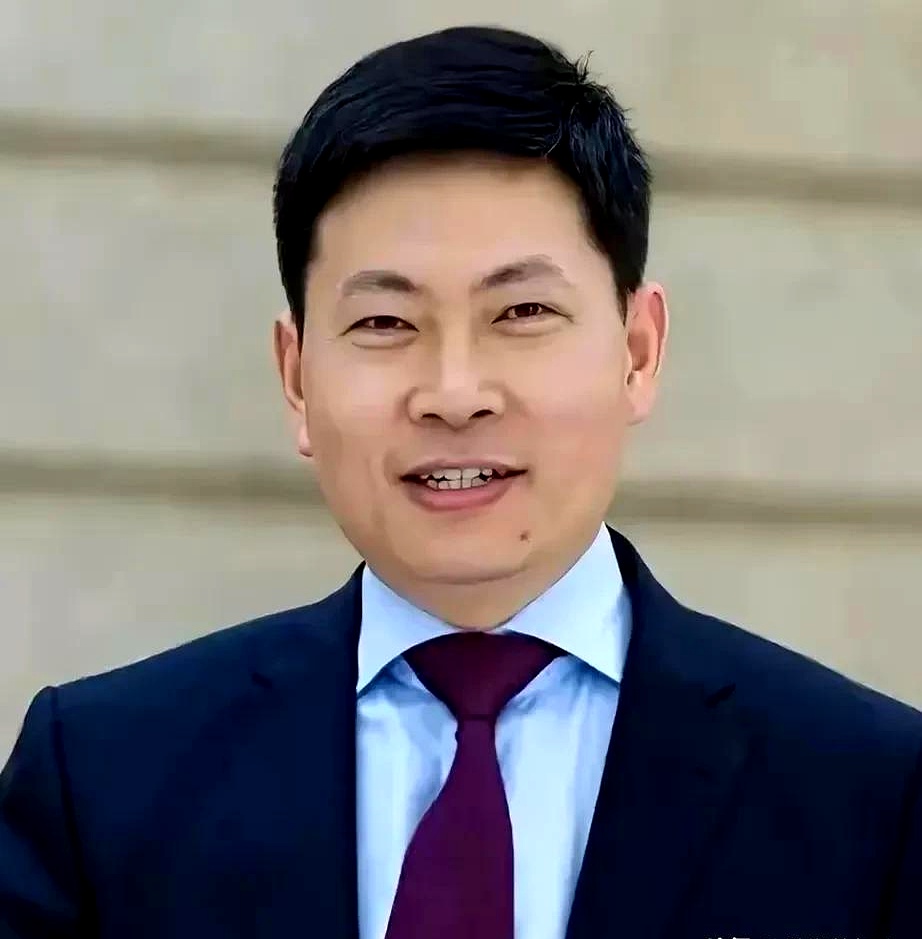 依依股份：二季度业绩情况主要受4月关税扰动的影响，4月份公司部分对美业务曾暂缓发货约两周左右