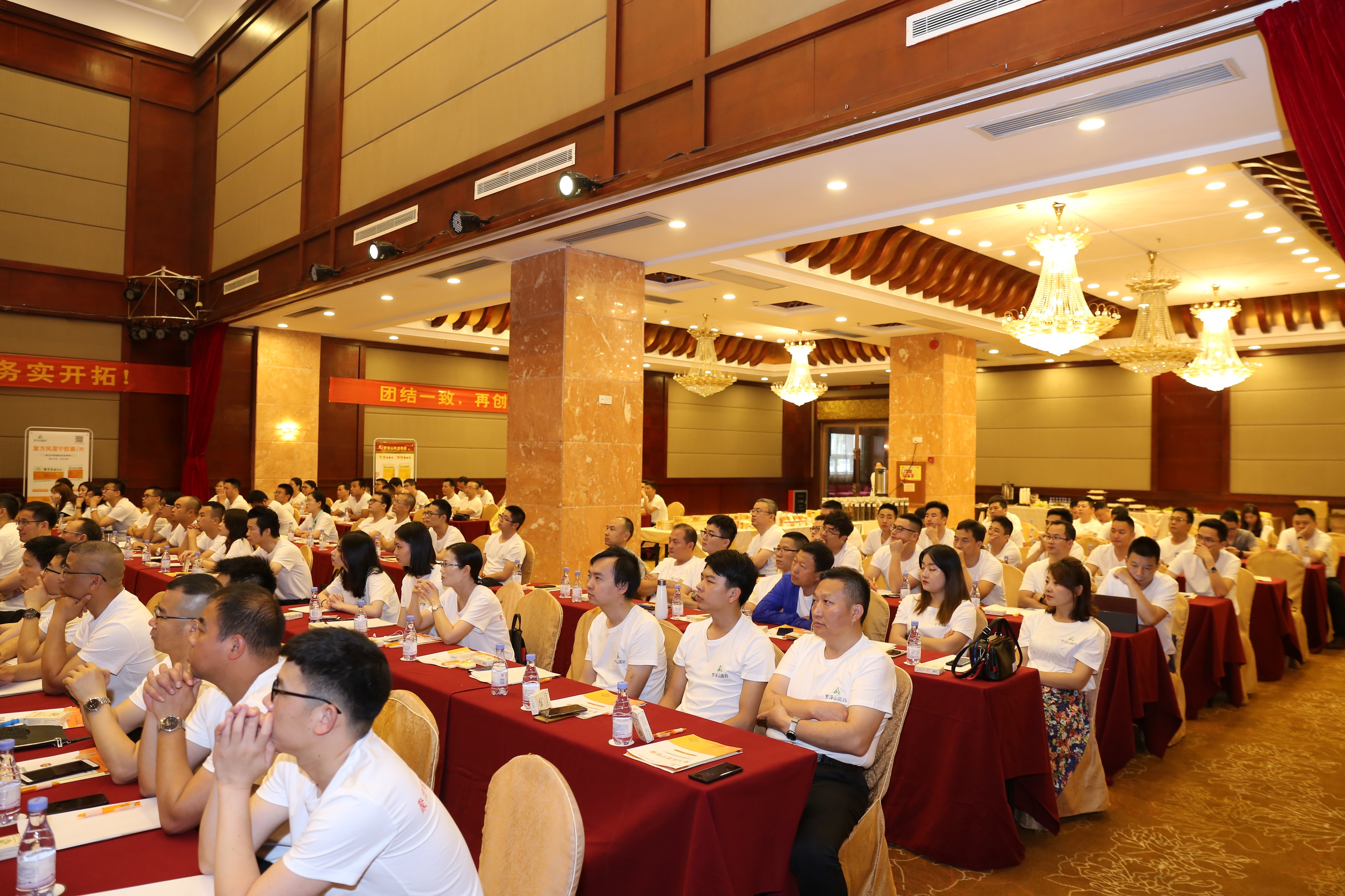 骏成科技：公司在显示屏领域积累了大量市场经验和产品应用案例