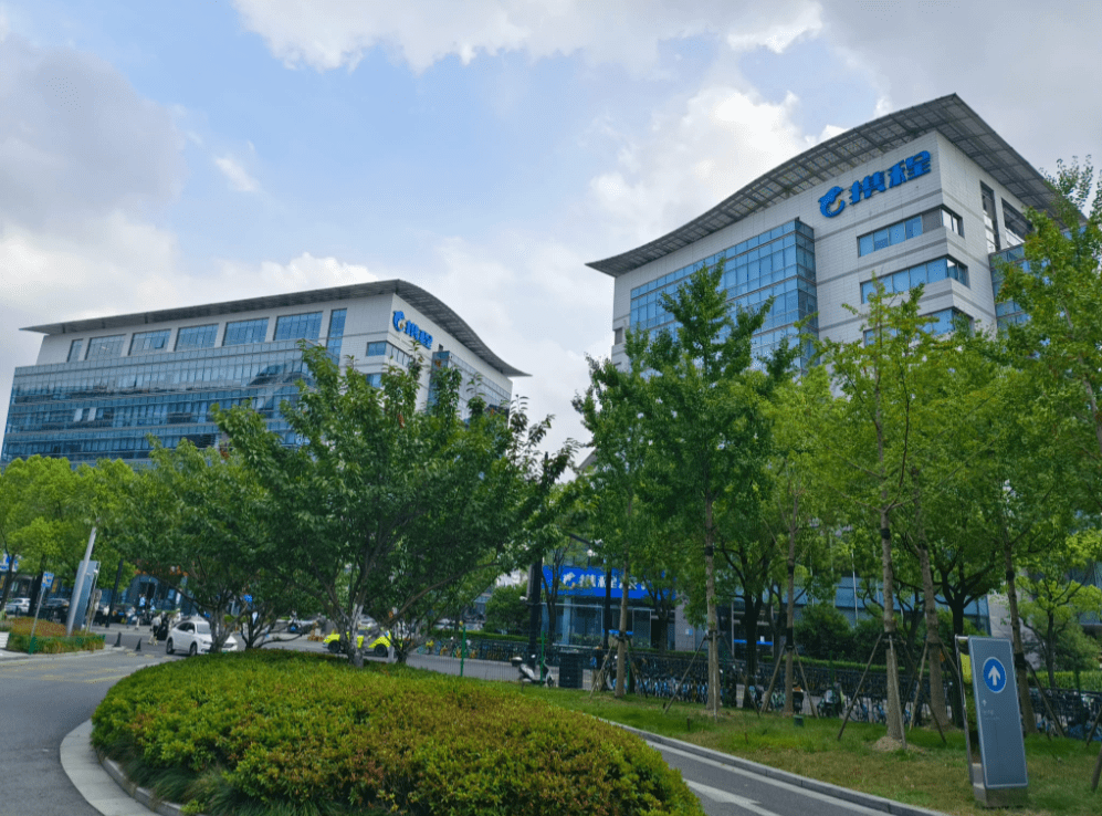 大涨超200%！688110，周三复牌！