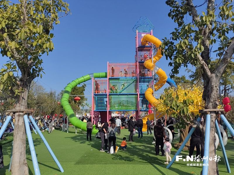 富力地产公布境内债重组方案;福州高新区收回万科150亩地块|房产早参