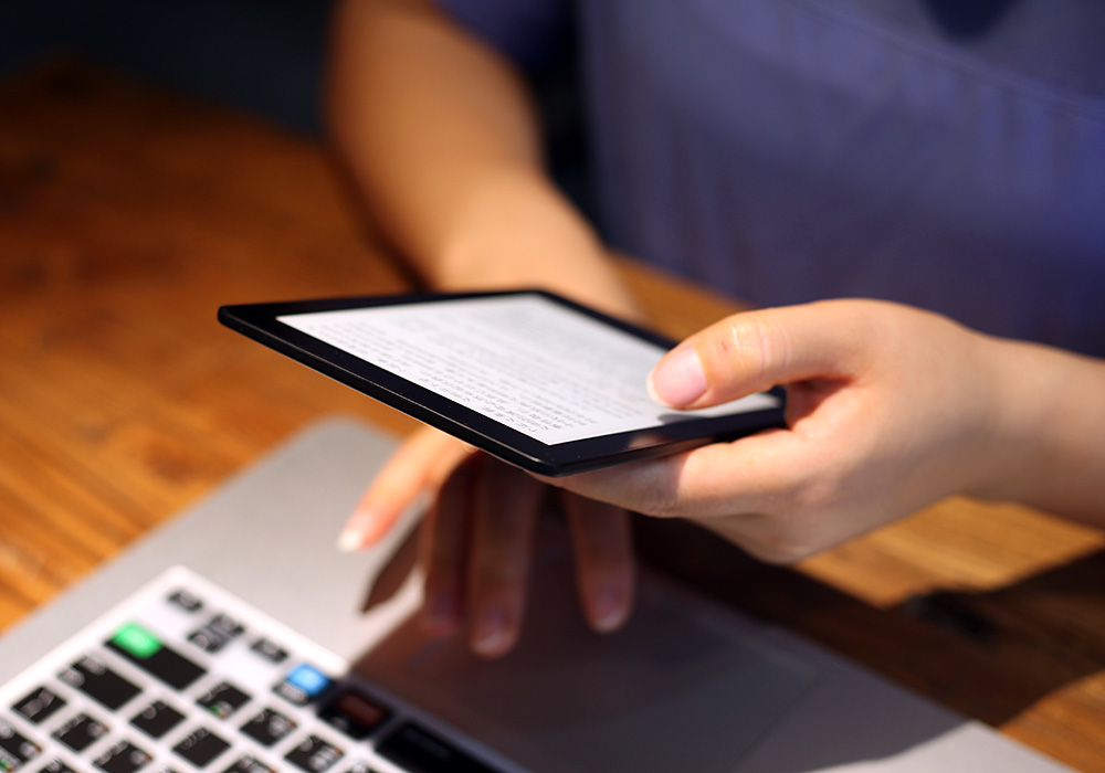 纸质图书业务持续萎缩，营业成本难降，读客文化中报利润创上市以来新低