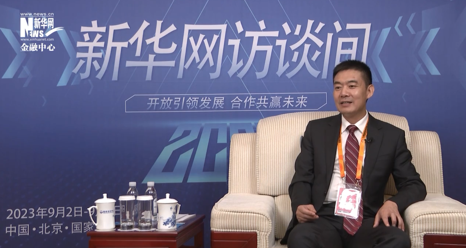 佳华科技：李玮先生为公司实际控制人，李劲女士为公司自然人股东，二者无关联关系