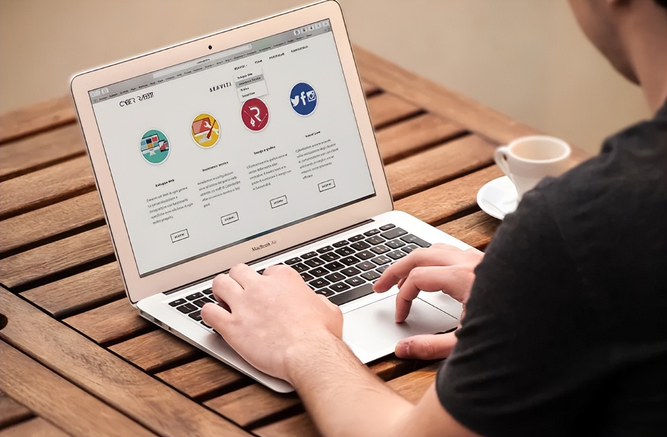 超声电子：公司根据自身的市场策略拓展客户，不断优化客户结构