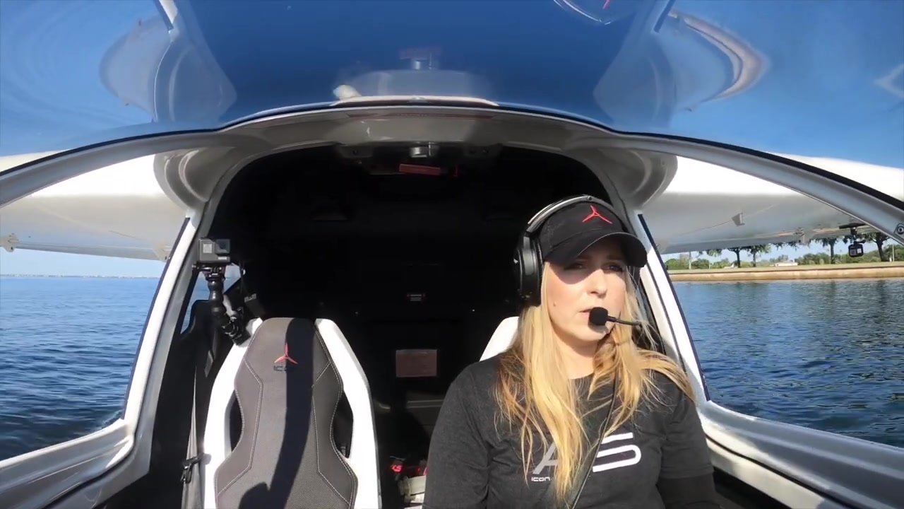 上工申贝：公司ICON A5机型标配整机降落伞，供应商为美国一家专业生产飞机弹道降落伞的制造商