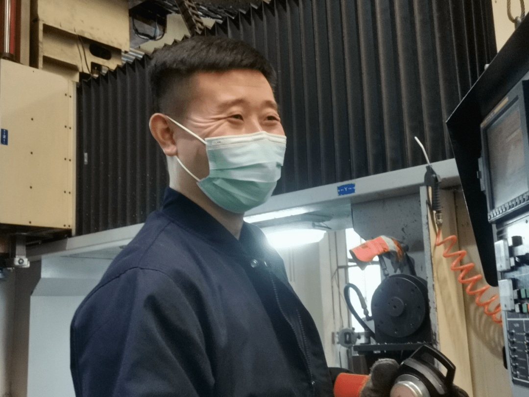 光威复材:PEEK预浸料处于研制阶段