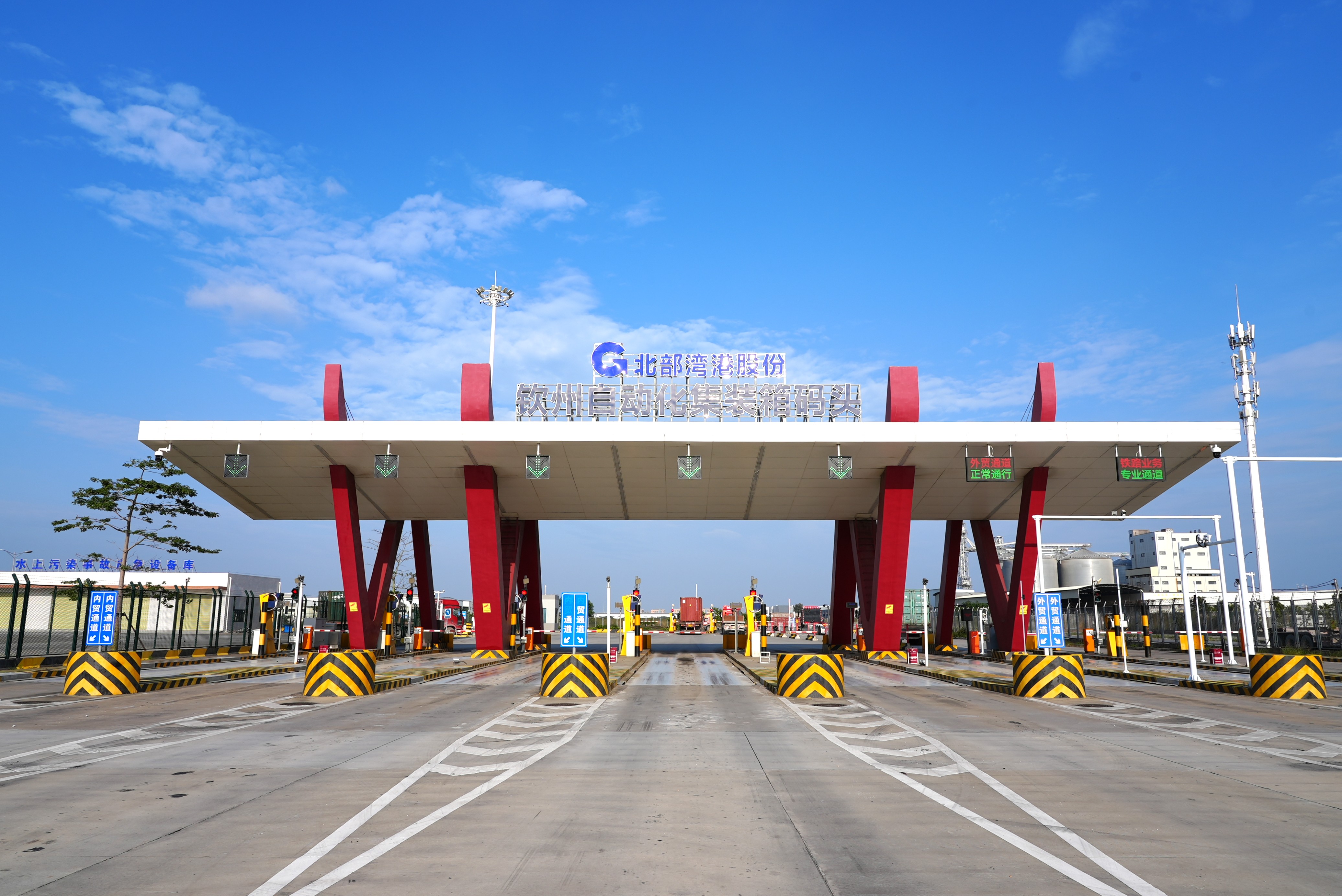 广州港获得发明专利授权：“自动化码头的集装箱卡车进闸口作业协调管理系统及方法”