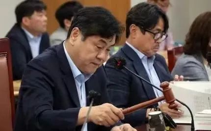 加“蛋白质”的星巴克翻身了,销售额连降后首次上涨