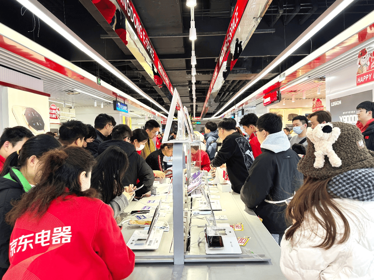 京东采销直播间“比价”出圈：单场引百万围观，多家品牌现场站台