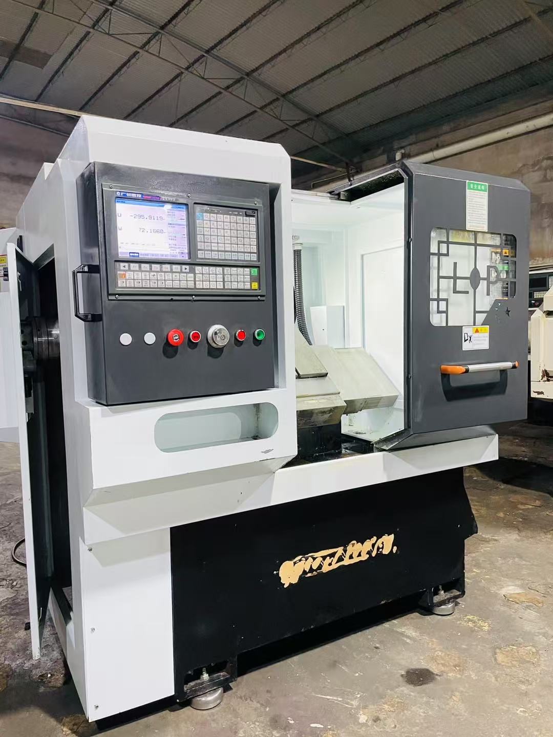 华东数控：专注高速高精复合数控机床