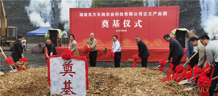 天润科技：11月14日高管张尔严减持股份合计1.45万股