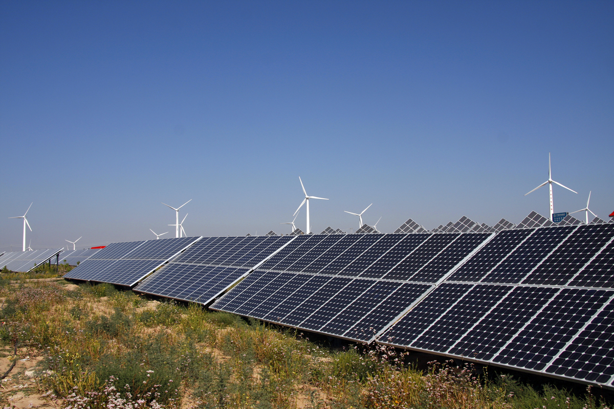 天润科技：11月21日高管张尔严、李俊减持股份合计9247股