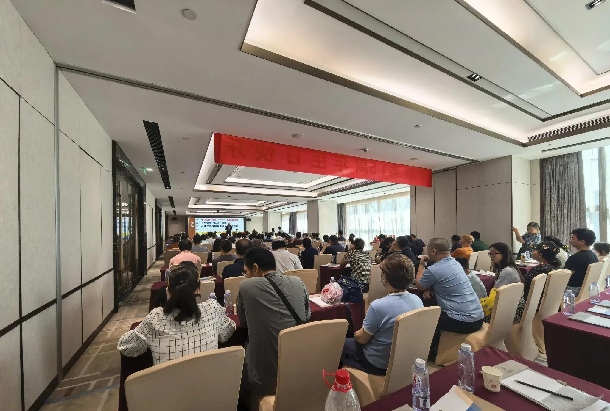 11月28日A股投资避雷针�蛲昝朗澜纾菏导士刂迫顺赜罘迥饧醭植怀�过1.7%股份；金城医药：终止意向性合作事项