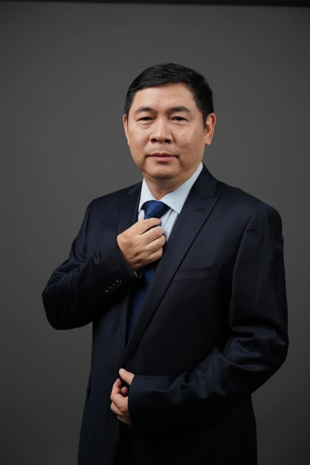 殷图网联：11月27日高管郑三立、孙明、阳琳减持股份合计4.86万股