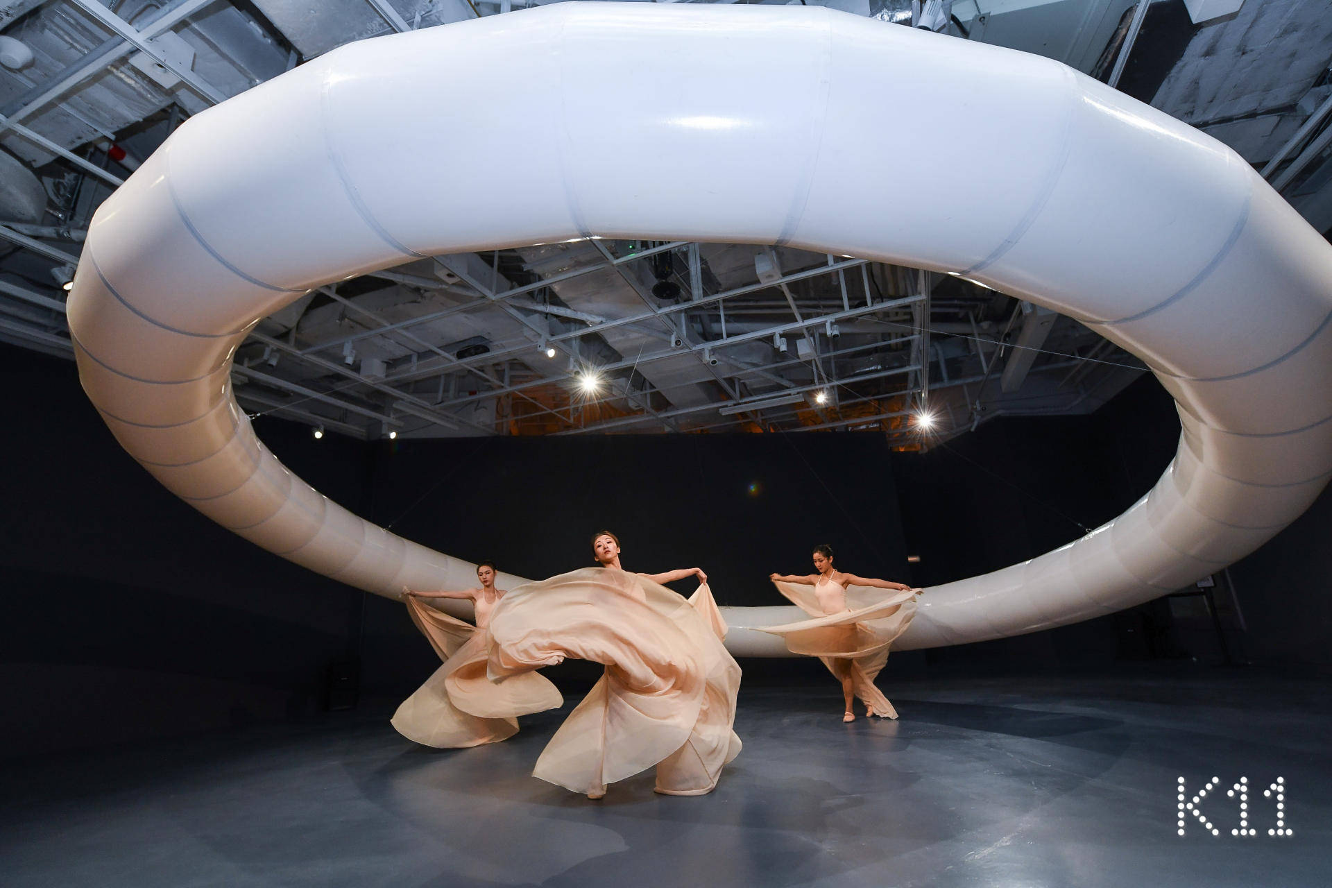 铜艺大师携马年新作亮相深圳，朱炳仁・大师首店落地K11 ECOAST