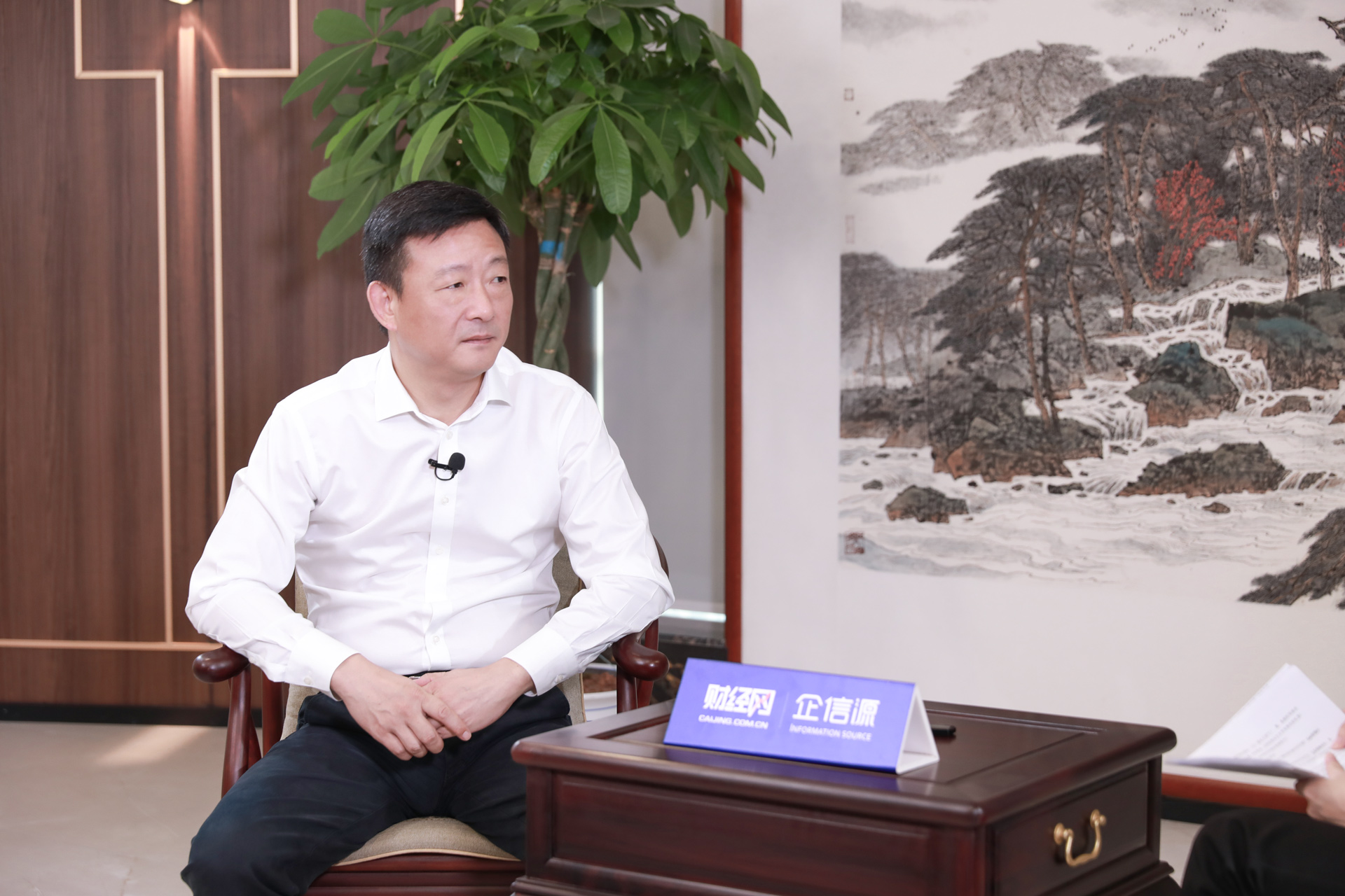 盛航股份：2025年上半年国内油品水路运量110.56万吨