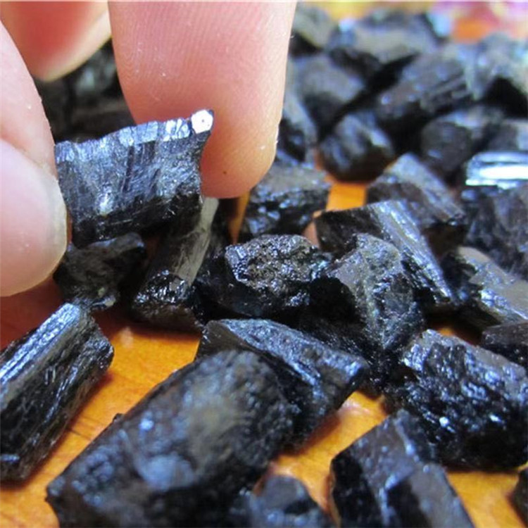 华尔泰：公司生产硫酸、三聚氰胺、间苯二胺等产品