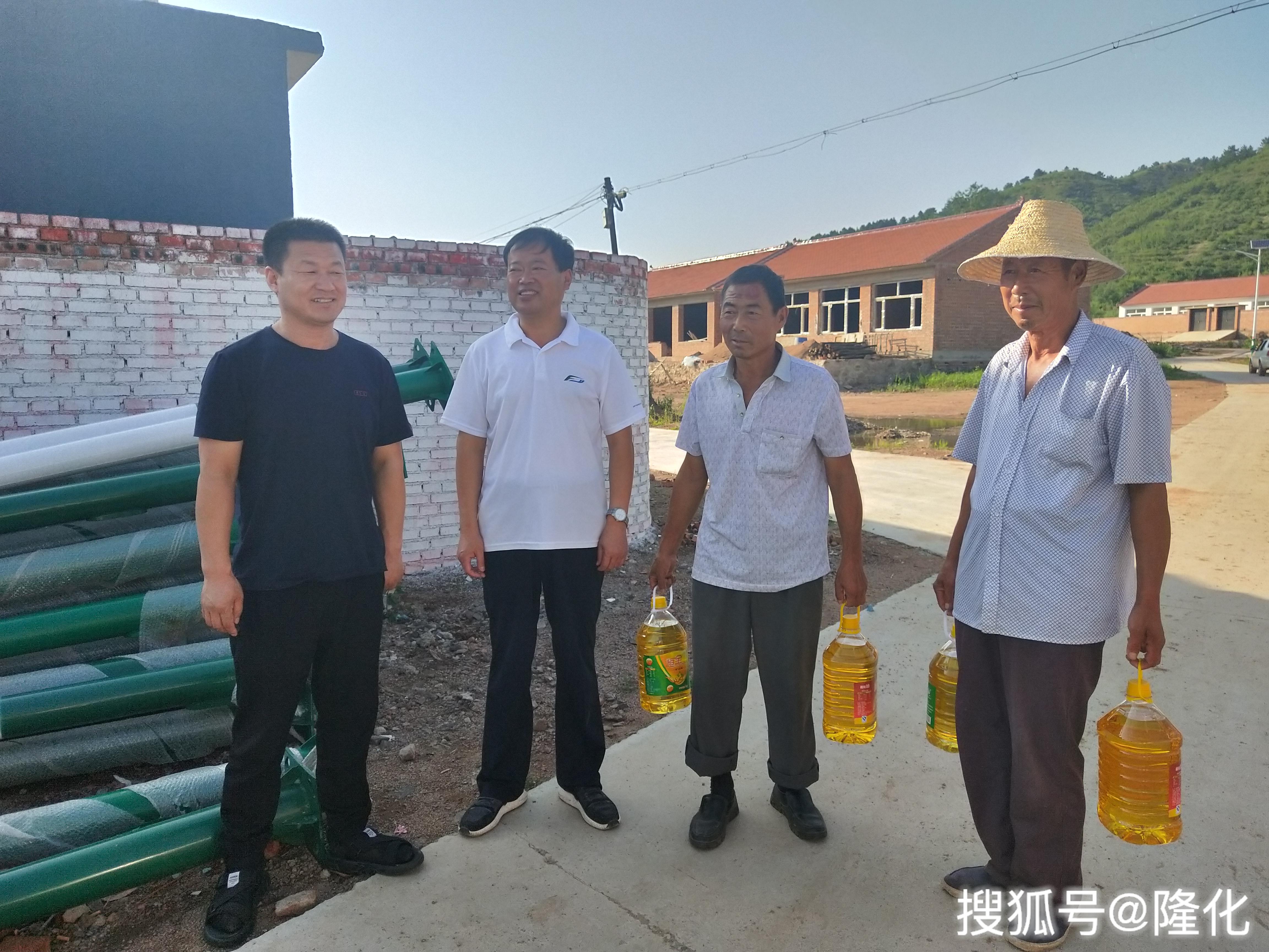 雅葆轩：4月16日董事胡啸宇减持股份合计32.06万股