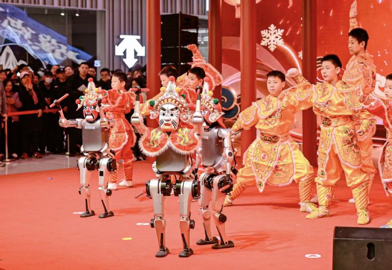 科技领跑公益，擎天租机器人“天团”助阵2026渣打上海10公里跑