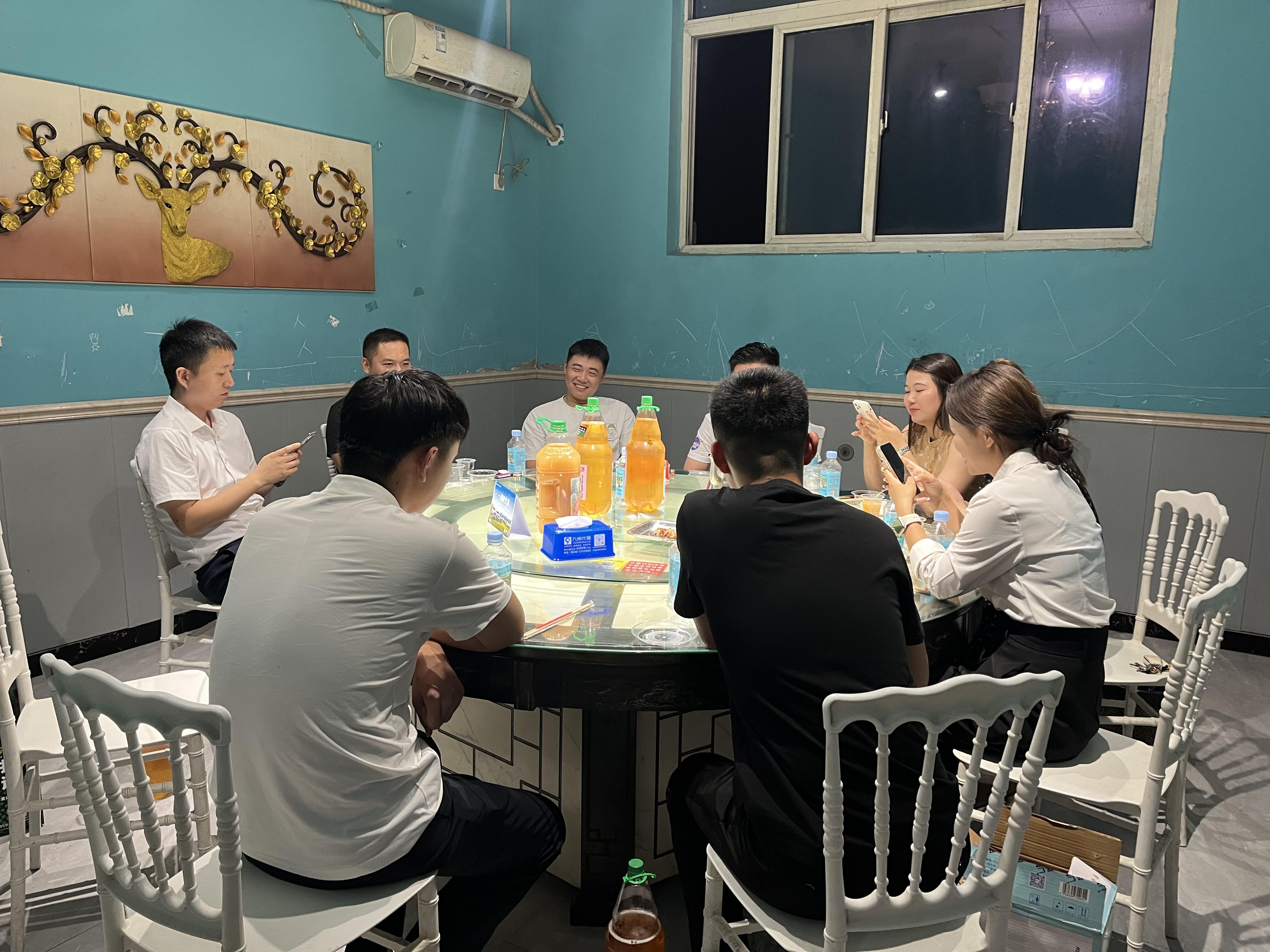 广汽集团：拟向一汽股份发行股份购买整车合资公司部分股权