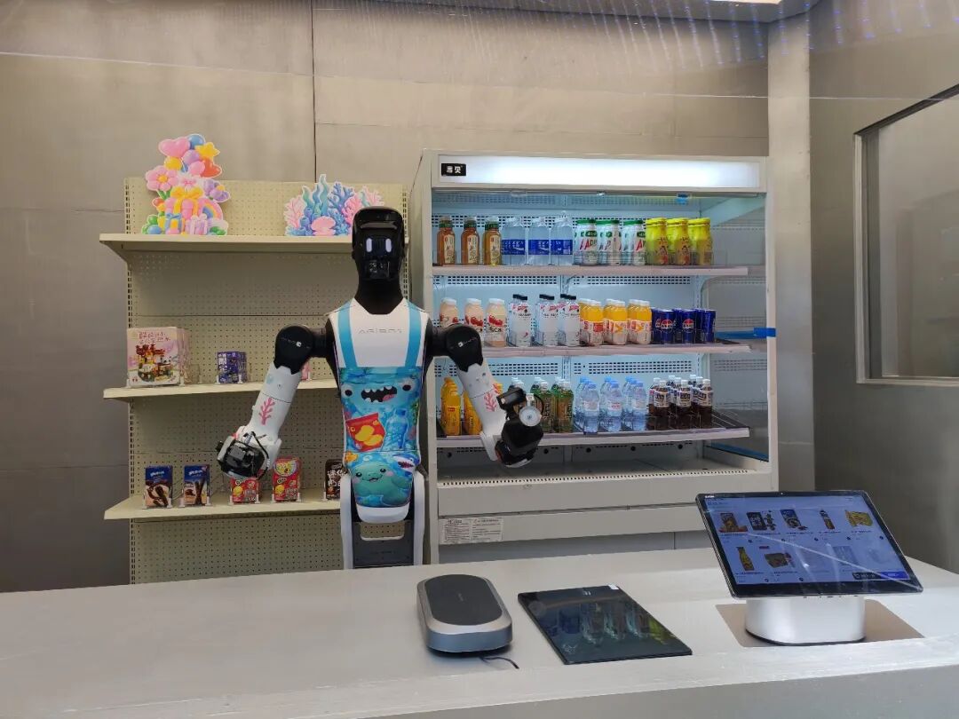 100台机器人、100家门店、连续10小时:智元联手爱仕达,把AI店员拉进实战