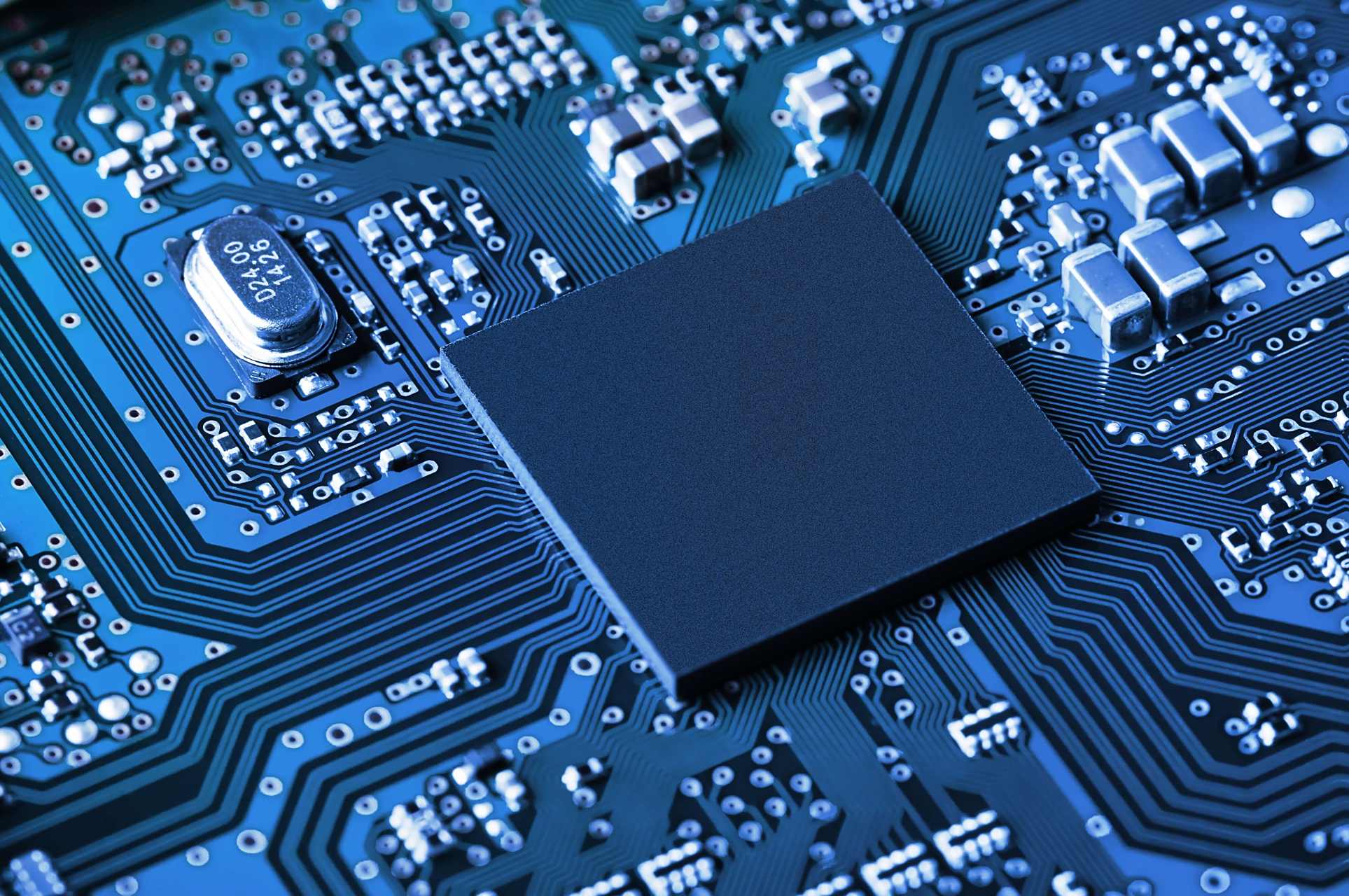 PCB“狂潮”引爆覆铜板，谁在“分羹”这轮超级红利？