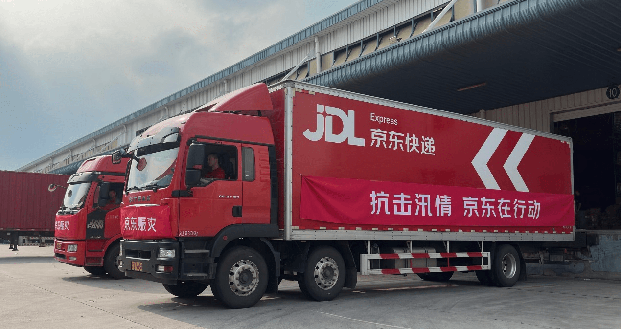 提前部署前置仓站 iPhone Duo开售当天京东秒送骑手为首批用户送达新机