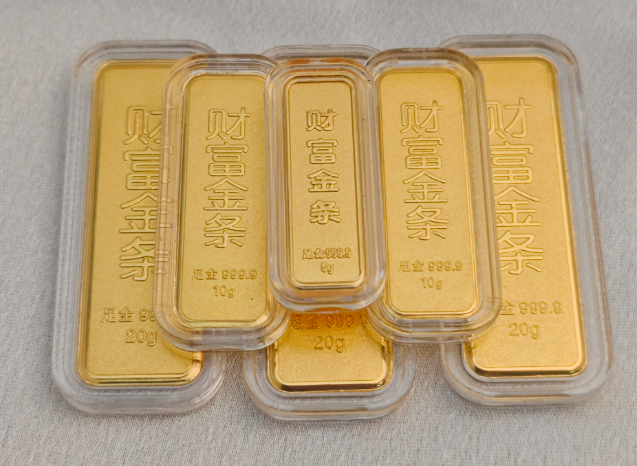 金价跌回8字头