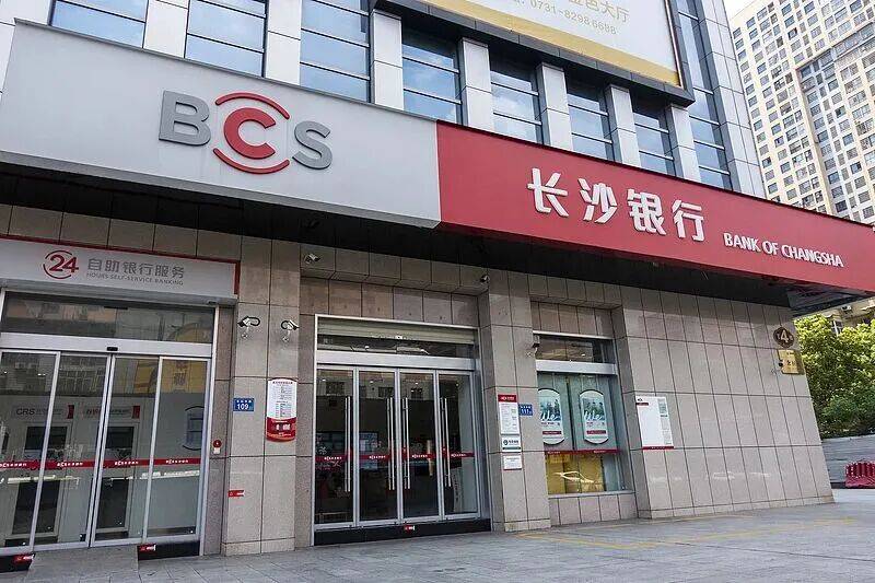 浙江千亿城商行罕见掌舵31年的董事长告退，在任14年的行长同步换人
